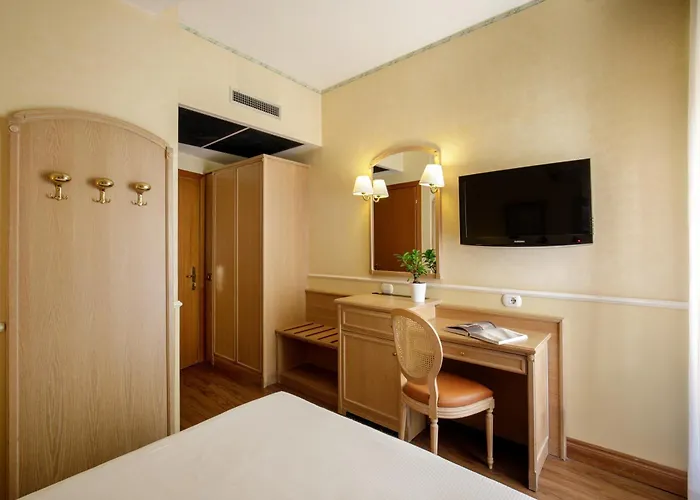 Hotel Santa Costanza By Omnia 4*